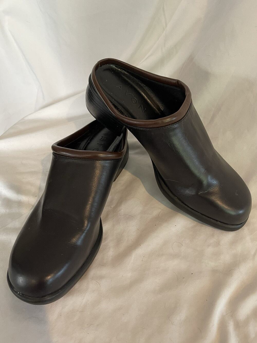 AVON Leather Clogs Women’s Size 8.5 Black Brown Shoes Comfort Work Casual NEW